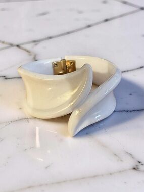 Crown Trifari Cream Sculptural Lucite Clamper Bracelet